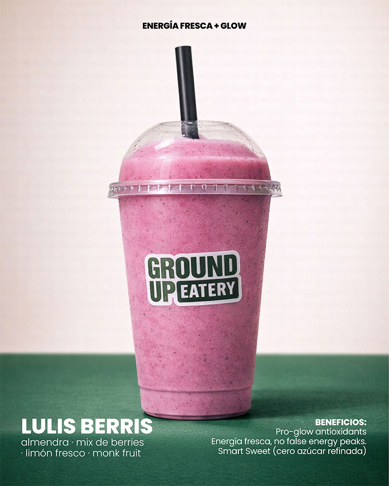 Café servido desde una máquina de especialidad