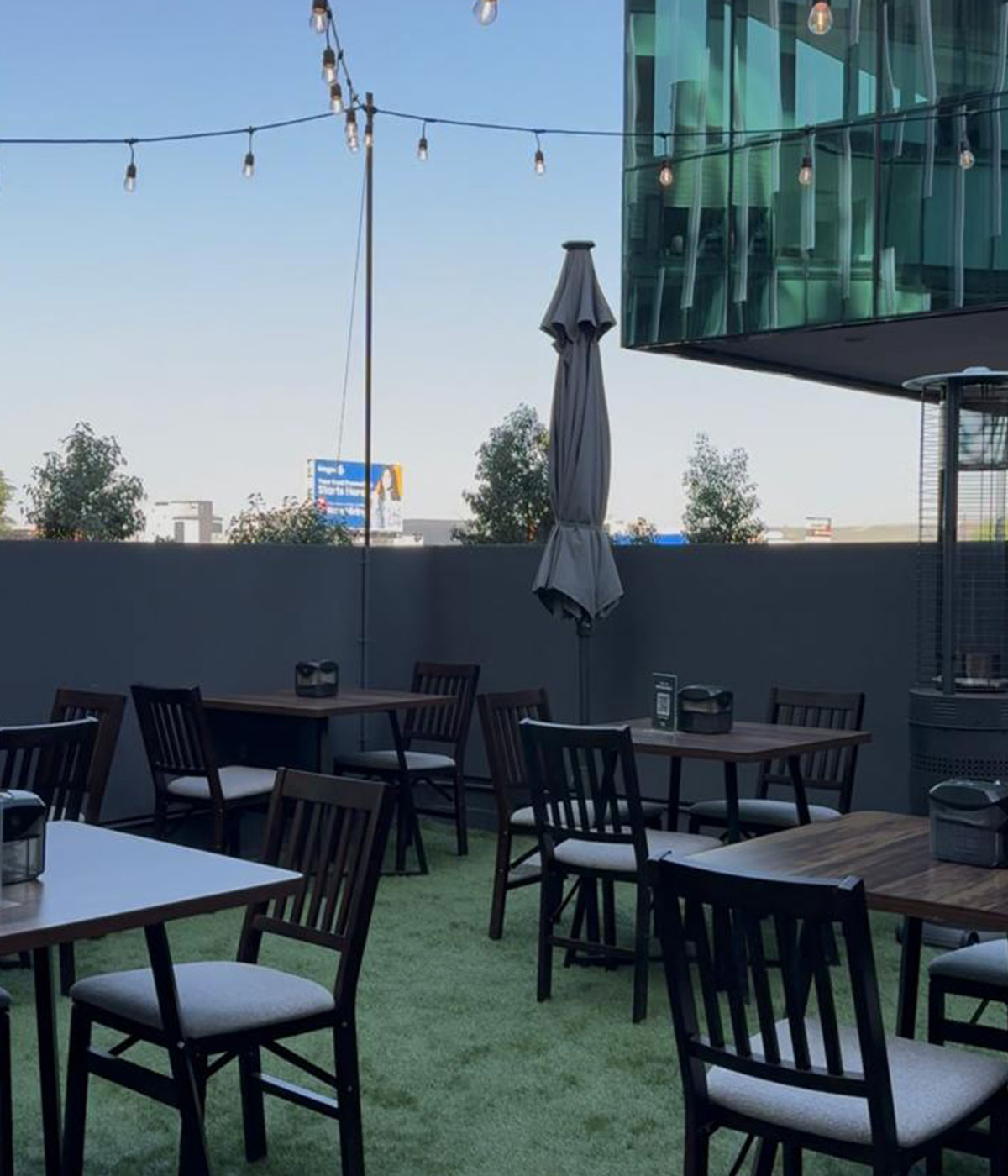 Equipo detrás de la cafetería